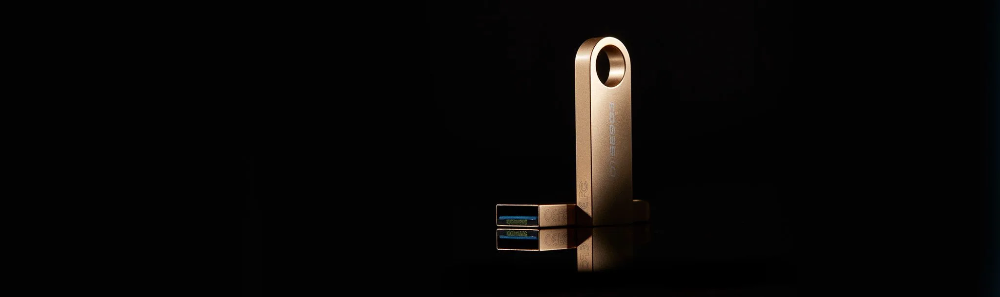 فلاشة Kingston DataTraveler SE9 G3 سعة 256GB بمنفذ USB-A 3.2 - معدنية ذهبية