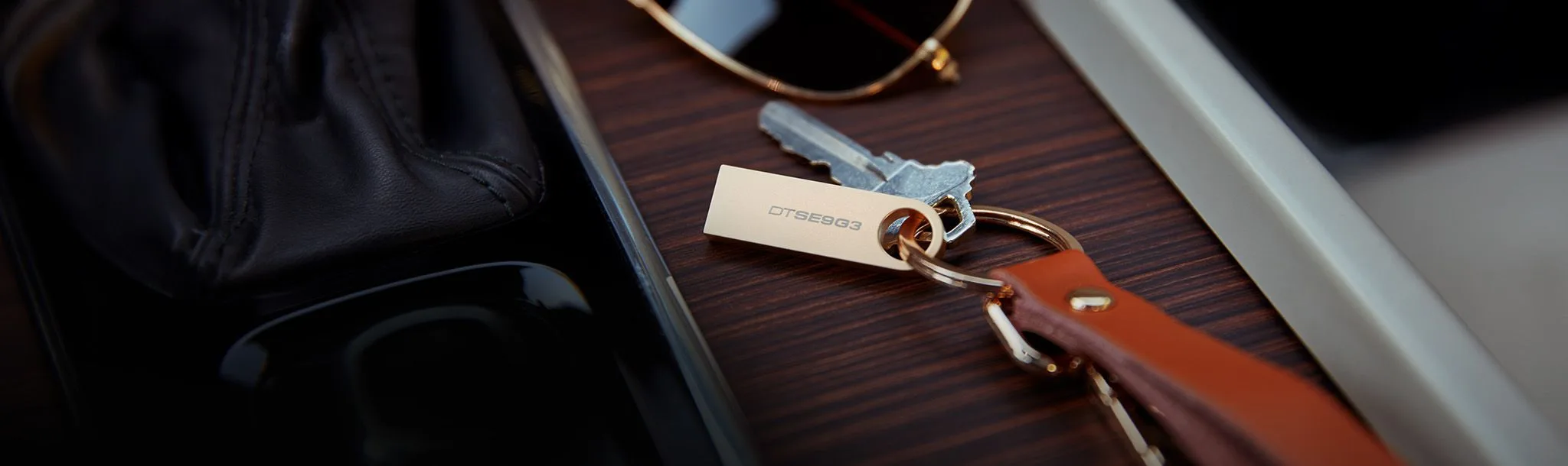 فلاشة Kingston DataTraveler SE9 G3 سعة 256GB بمنفذ USB-A 3.2 - معدنية ذهبية