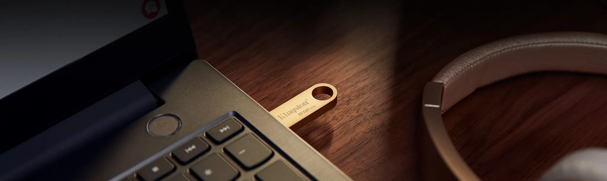 فلاشة Kingston DataTraveler SE9 G3 سعة 256GB بمنفذ USB-A 3.2 - معدنية ذهبية