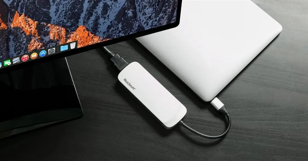 موزّع USB-C من Kingston Nucleum بمخرج HDMI ومنافذ USB-A وType-C وقارئ بطاقات SD وMicroSD