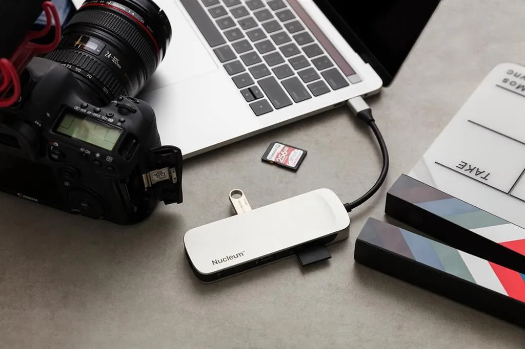 موزّع USB-C من Kingston Nucleum بمخرج HDMI ومنافذ USB-A وType-C وقارئ بطاقات SD وMicroSD