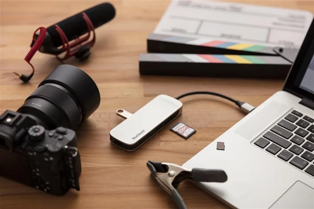موزّع USB-C من Kingston Nucleum بمخرج HDMI ومنافذ USB-A وType-C وقارئ بطاقات SD وMicroSD