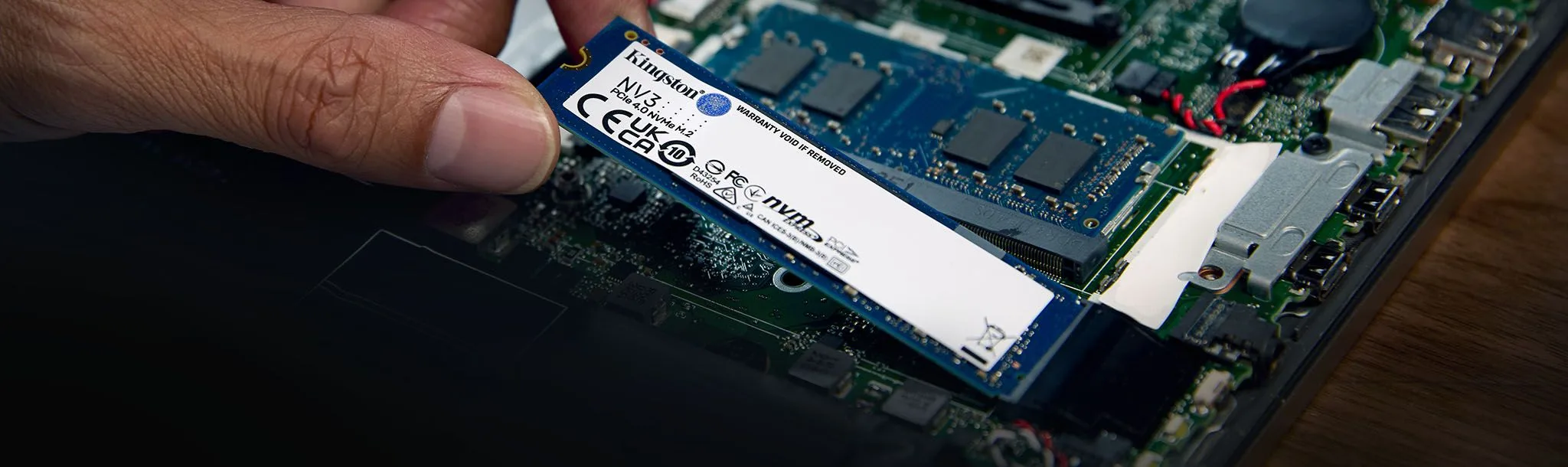 قرص SSD داخلي Kingston NV3 سعة 2TB نوع M.2 2280 NVMe PCIe 4.0 Gen 4x4 بسرعة حتى 6000 ميجابايت/ث