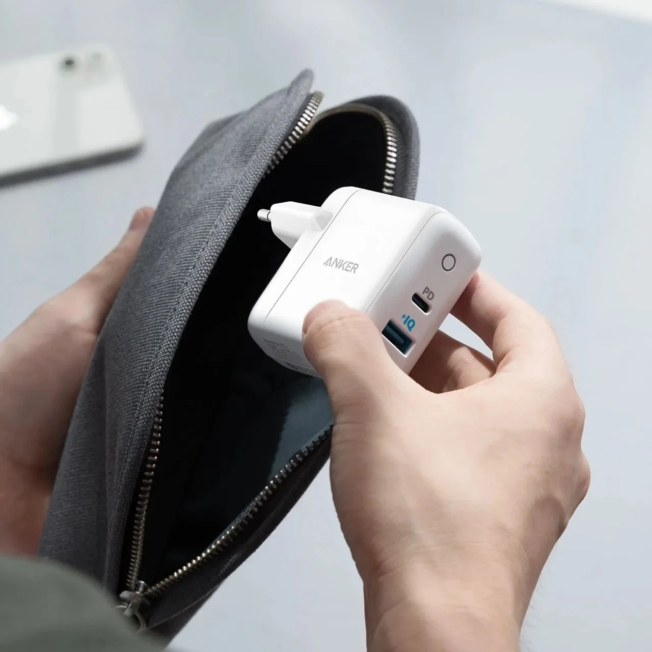 شاحن Anker PowerPort PD+2 بمنفذي USB-C وUSB-A - قدرة 35 واط