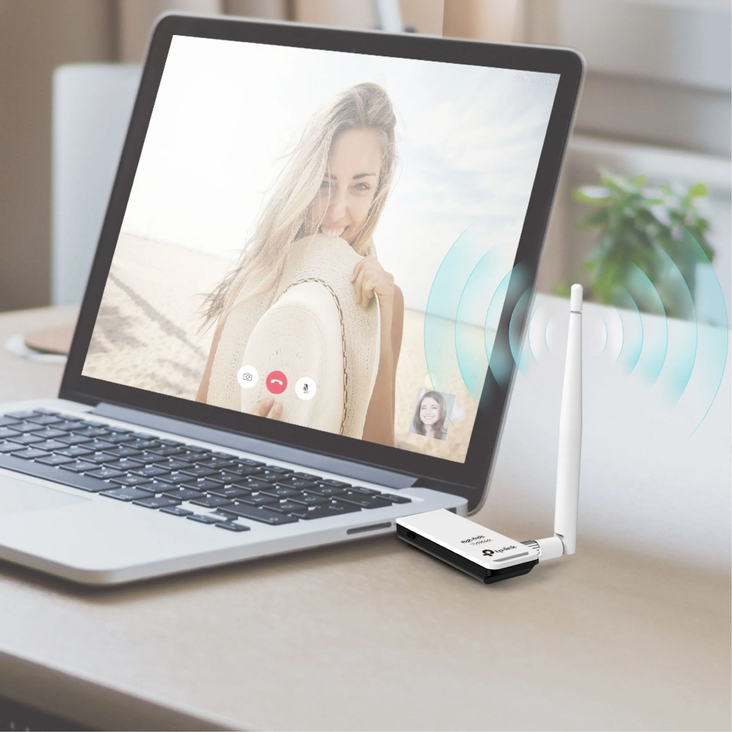 محوّل USB لاسلكي TP-Link TL-WN722N بهوائي عالي الكسب بسرعة 150 ميجابت/ث